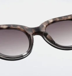 A.Kjaerbede Unisex aurinkolasit Lilly, musta kuosi