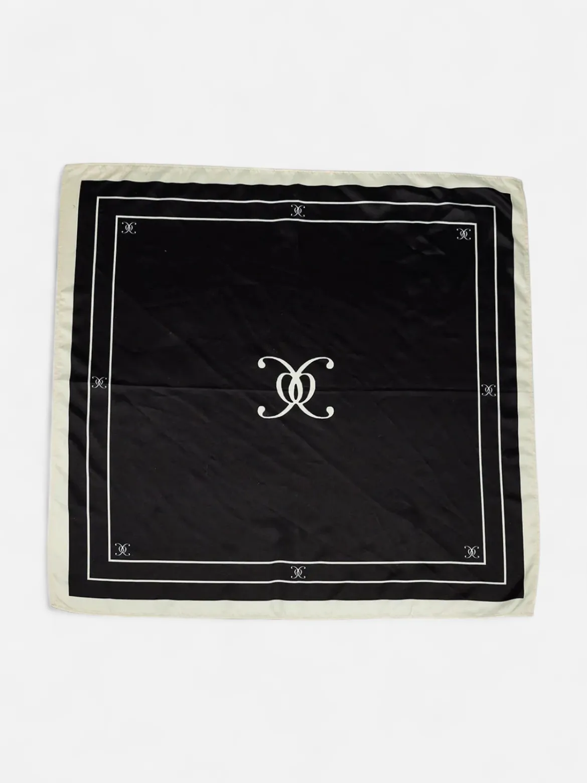Bow 19 huivi, ELLE SILK SCARF Musta Kuosi