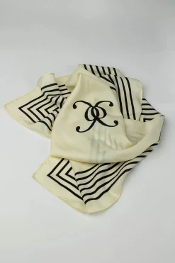 Bow 19 huivi, ELLE SILK SCARF Valkopohjainen Kuosi