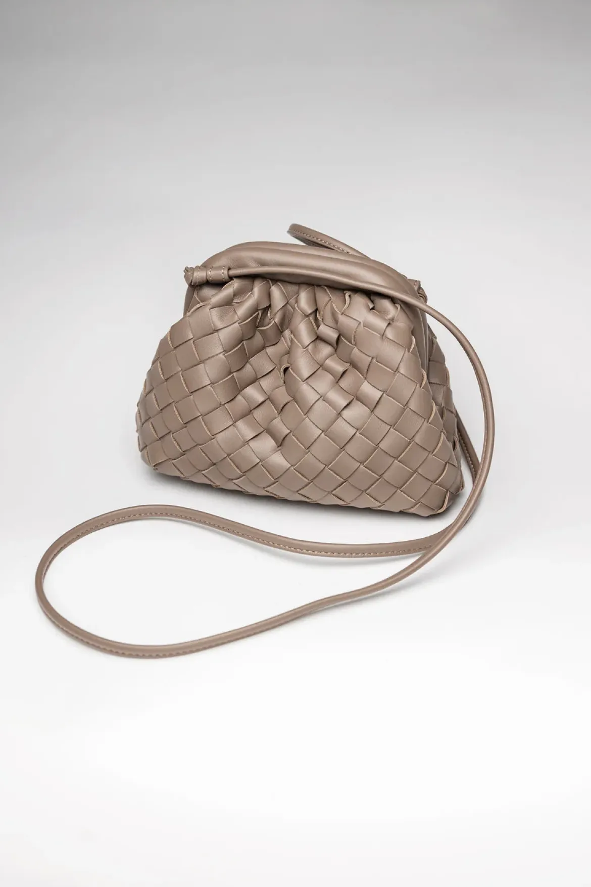 Bow 19 naisten laukku, DUMPLING BAG BRAIDED Vaalea Beige