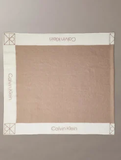 Calvin Klein Accessories huivi Linen Blend Emblem Pareo Scarf, vaalea beige