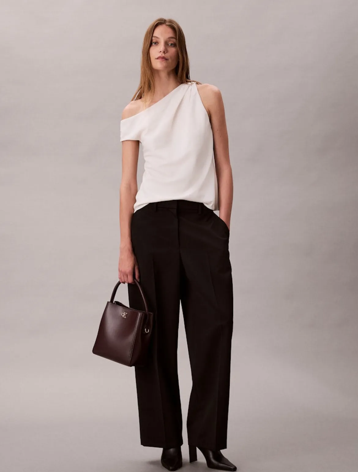 Calvin Klein Accessories laukku CK BUCKET WITH STRAP, viininpunainen