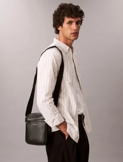 Calvin Klein Jeans laukku Raides Reporter, musta