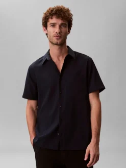 Calvin Klein Menswear miesten paita SS Solid Seersucker Classic Shirt, tummansininen