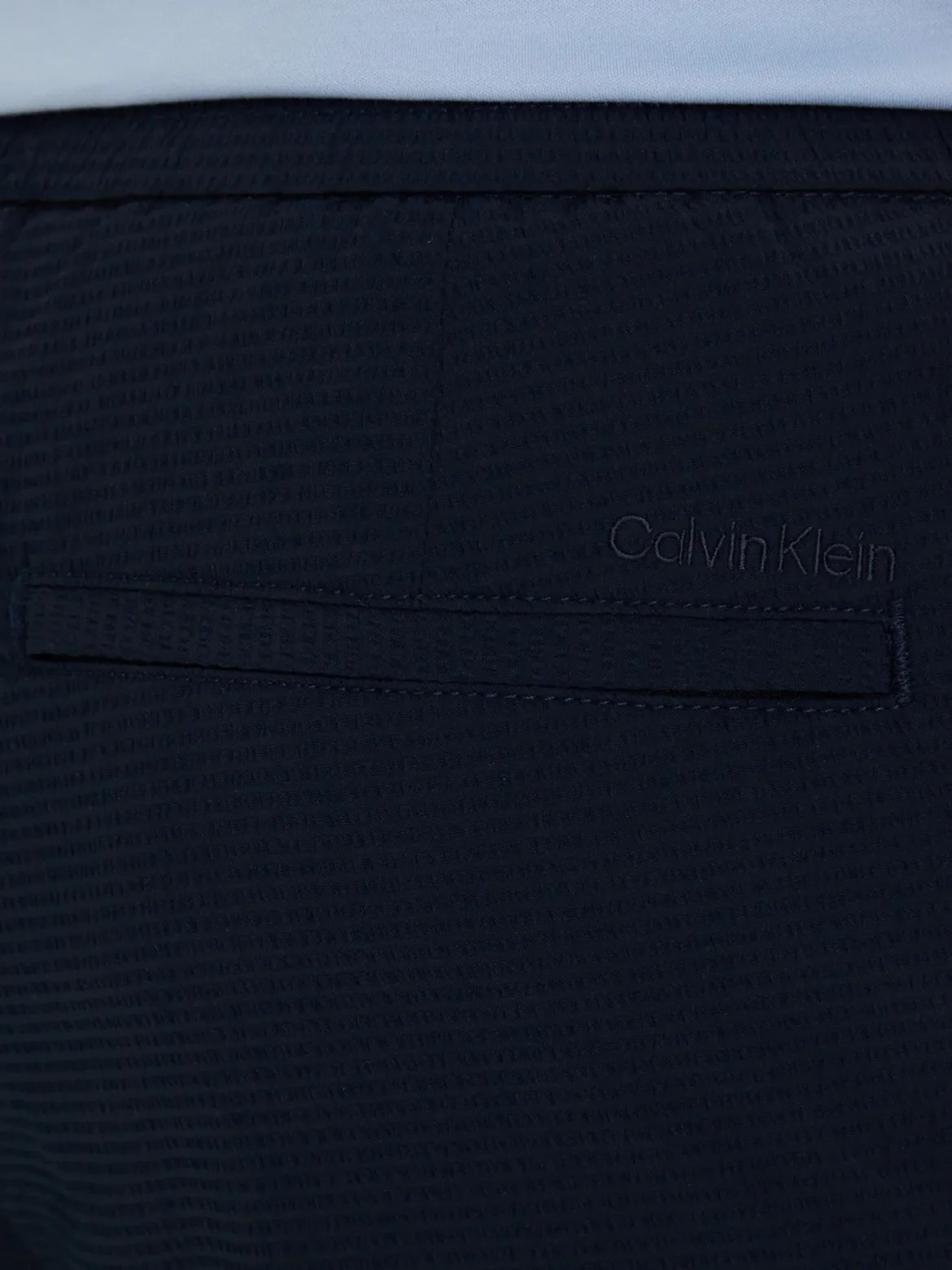 Calvin Klein Menswear miesten shortsit Straight Seersucker Elastic 7", tummansininen