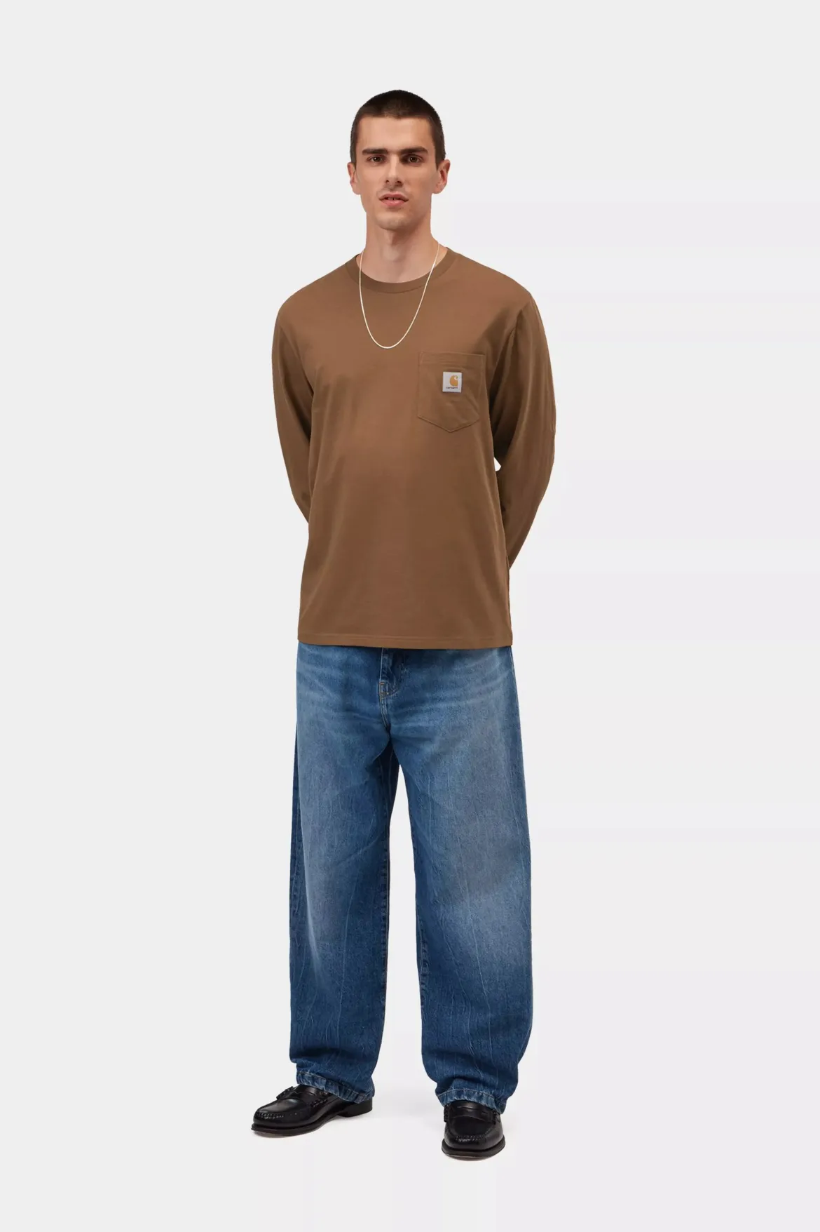 Carhartt miesten pitkähihainen paita Pocket T-Shirt, konjakinruskea