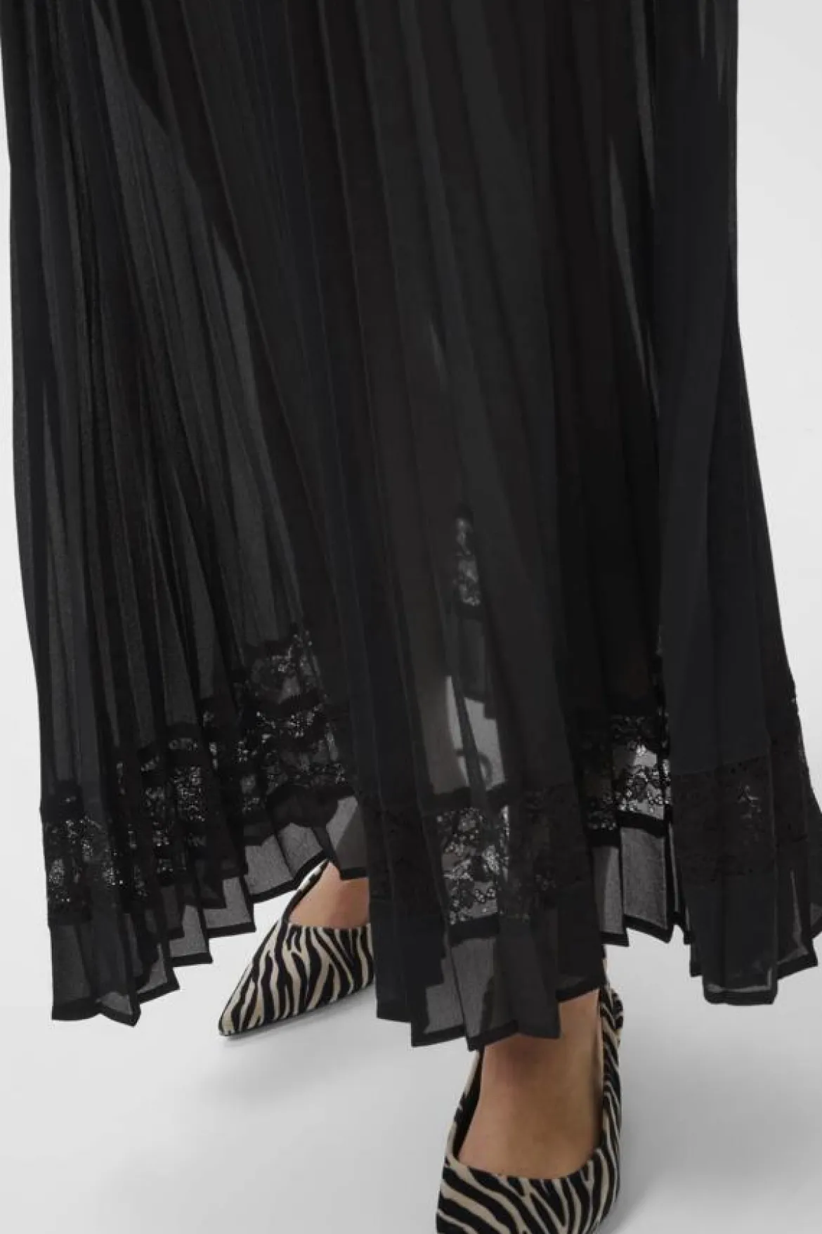 Culture naisten hame CUSIGGY BETTY LACE SKIRT, musta