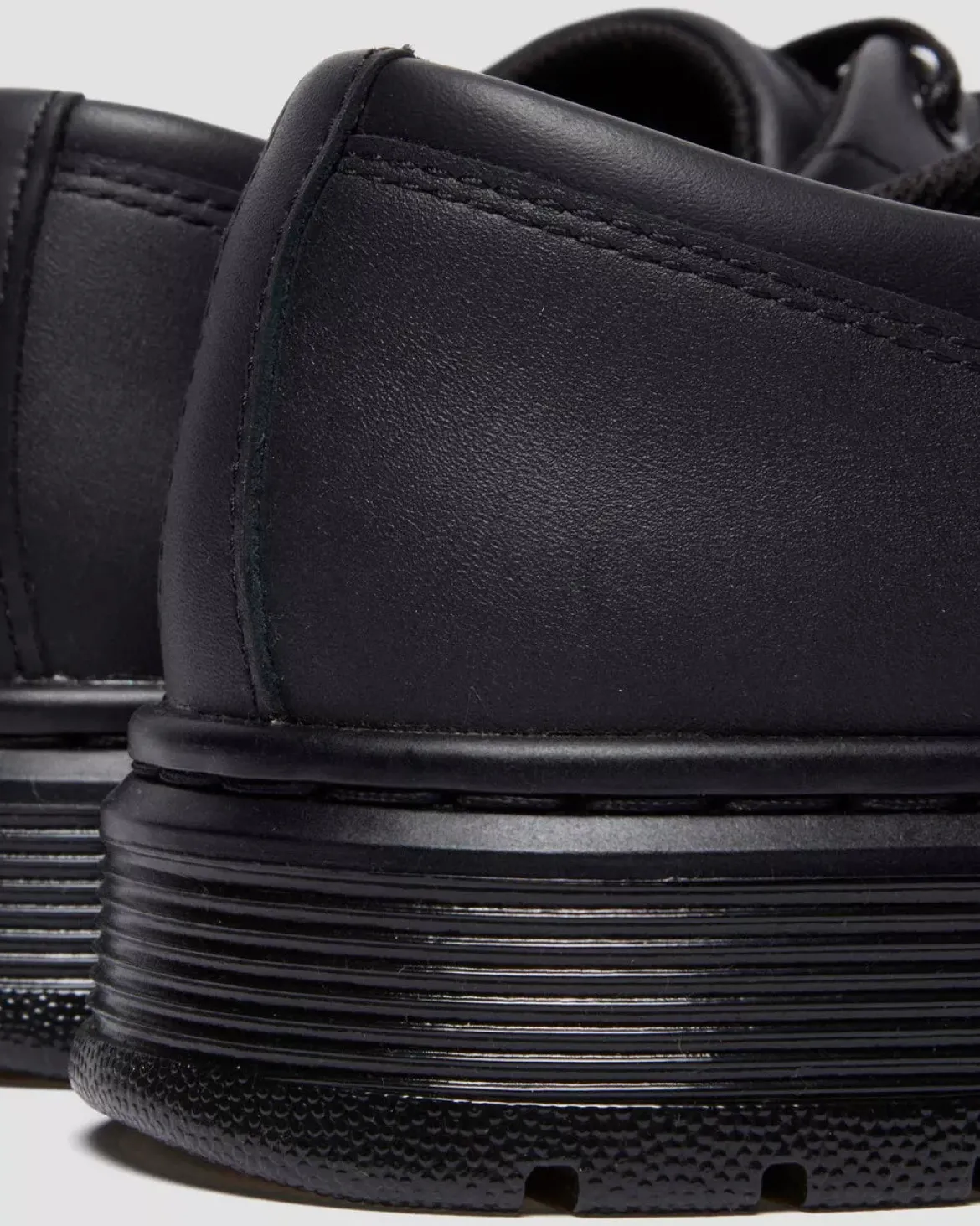Dr. Martens miesten kengät Brookline 6-Eye, musta