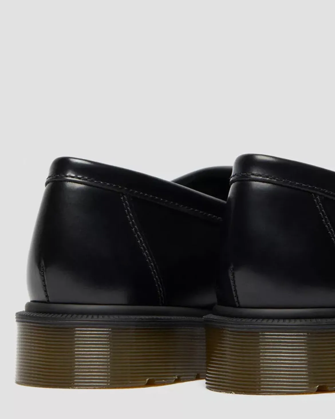 Dr. Martens miesten loaferit Adrian Tassel Loafer, musta