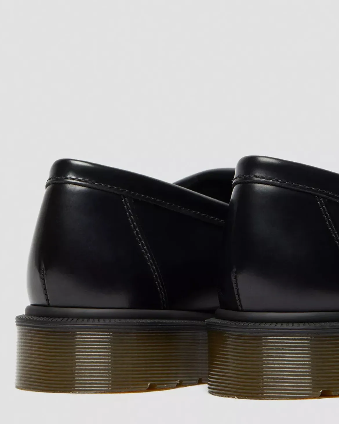Dr. Martens naisten loaferit Adrian Tassel Loafer Mono Black Smooth, musta
