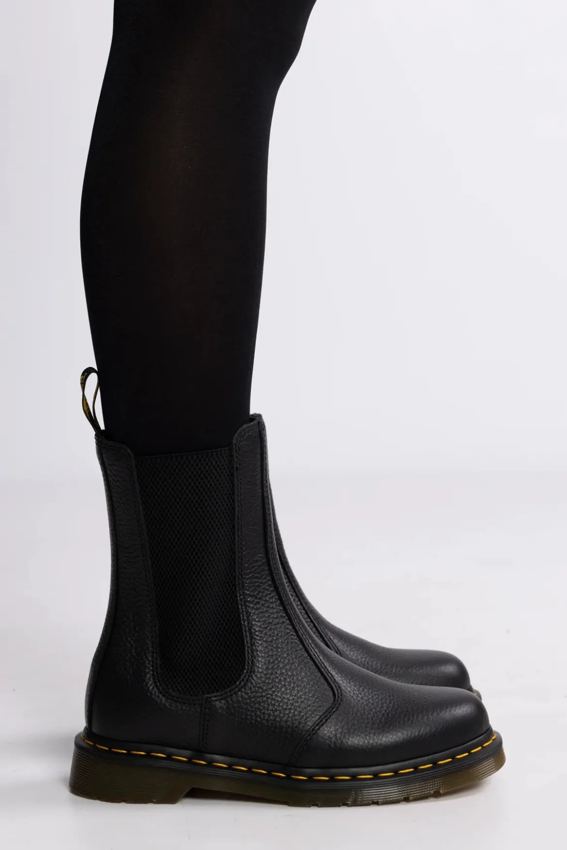 Dr. Martens naisten nilkkurit 2976 Hi Chelsea, musta