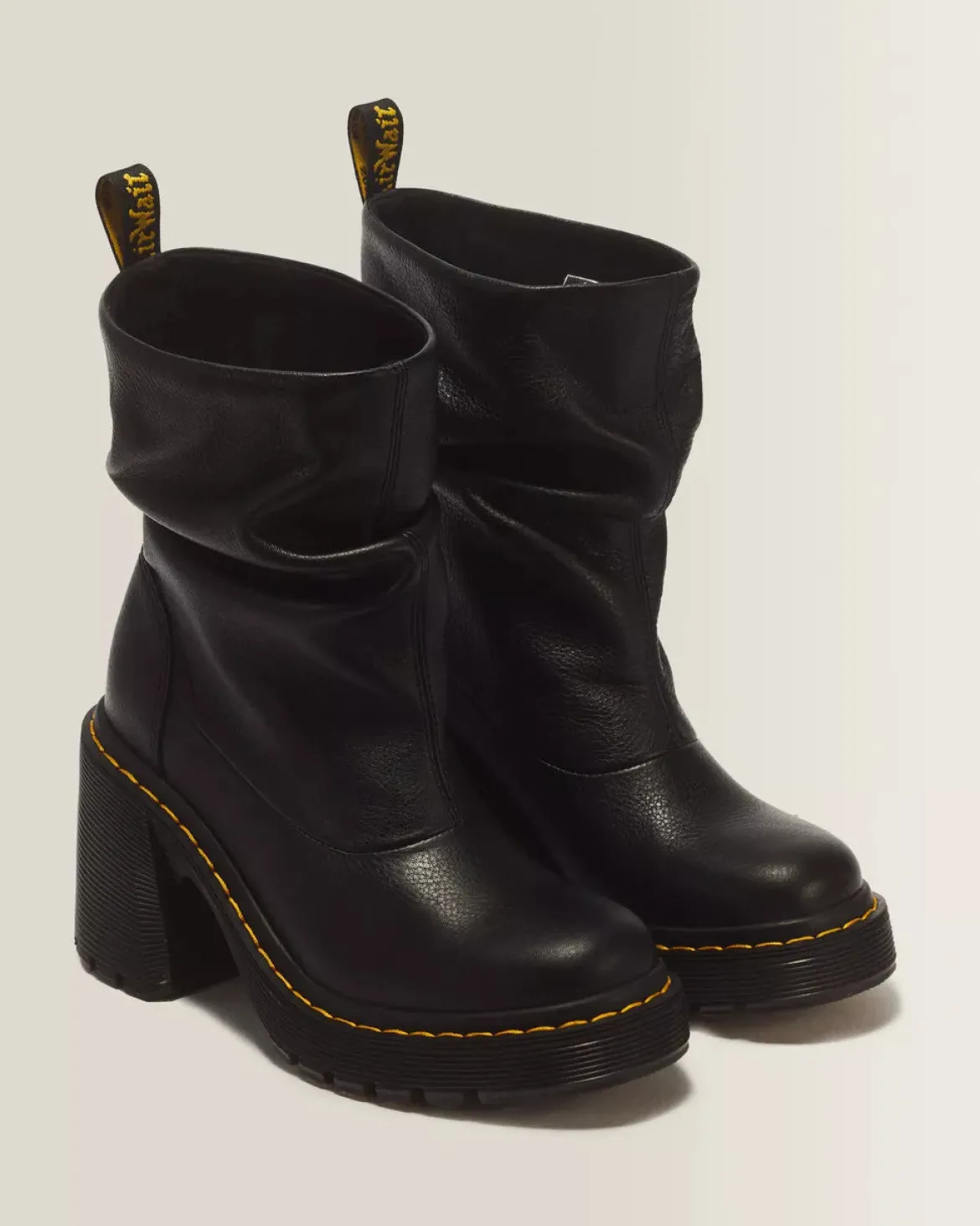 Dr. Martens naisten saappaat Kasey Lo Boot, musta
