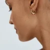 Edblad korvakorut Peak Hoops Icon M Gold, Gold pleated