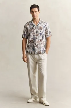 Gant miesten lyhythihainen kauluspaita K Reg Aop Camp Collar Shirt, kuosillinen beige