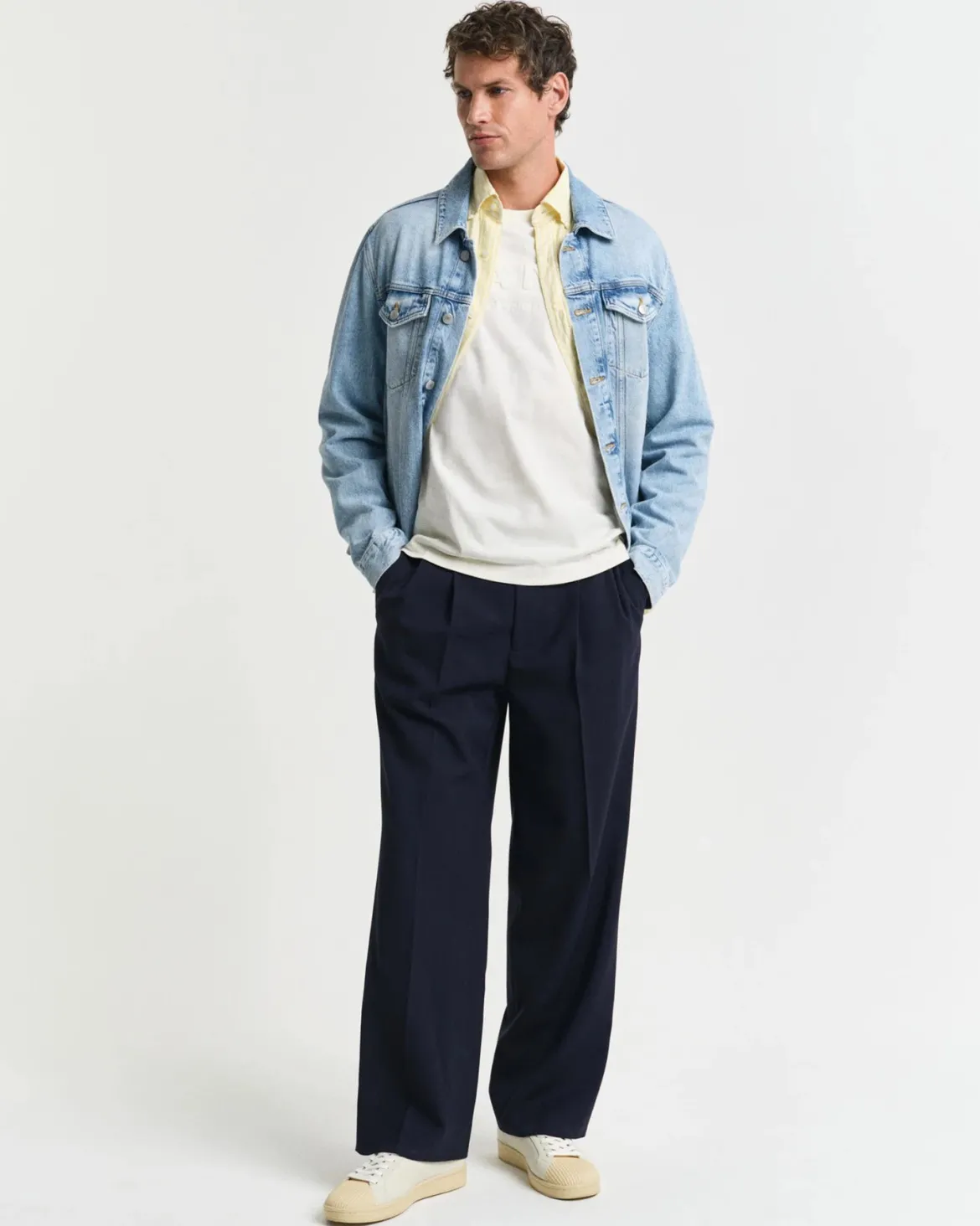 Gant miesten T-paita Embossed Graphic C-neck, luonnonvalkoinen