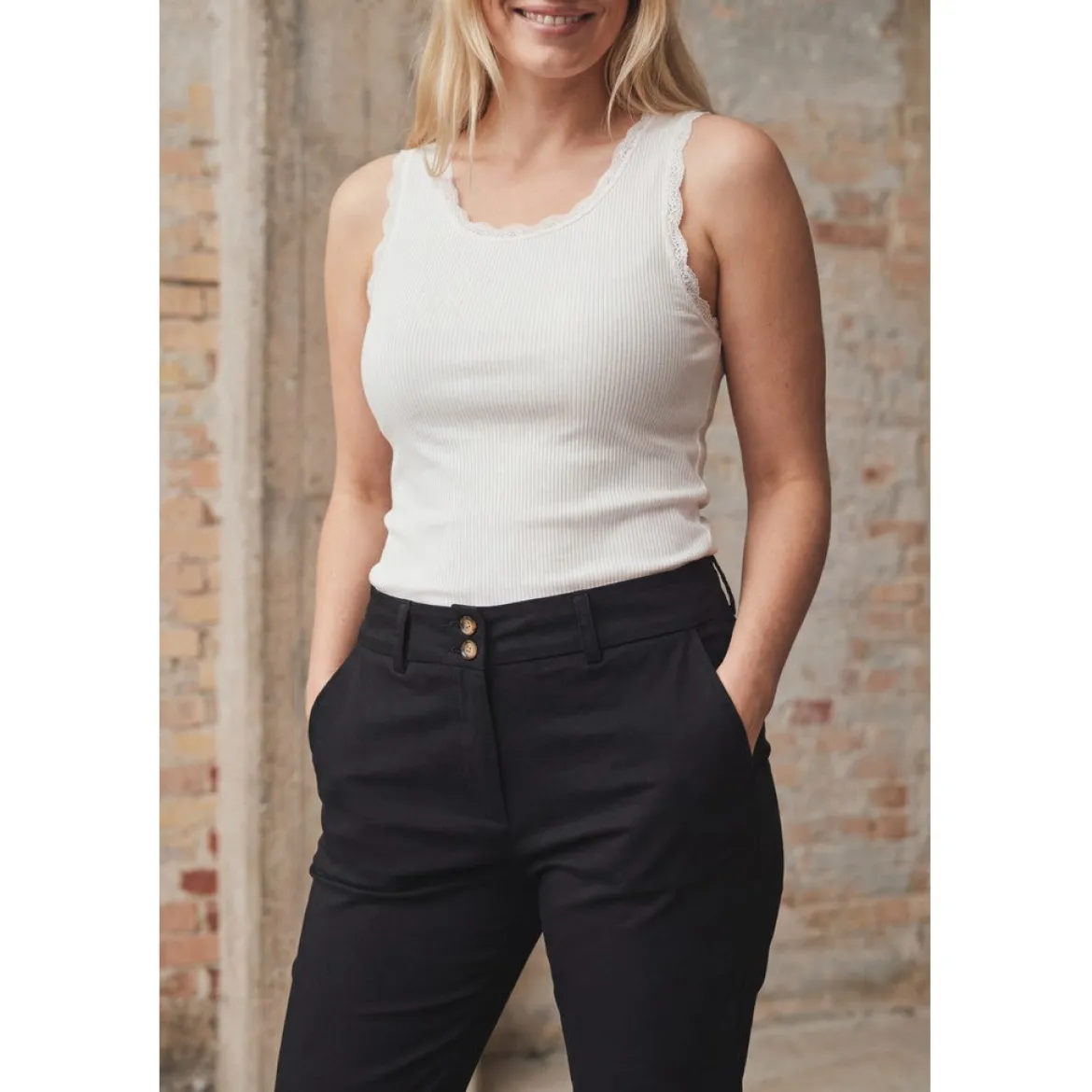 Isay naisten housut Chino Pant, musta