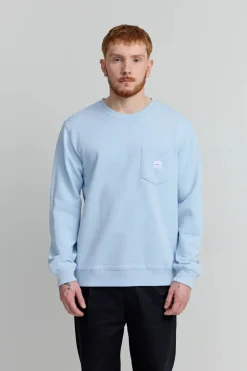 Makia miesten collegepaita Square Pocket Sweatshirt, vaaleansininen