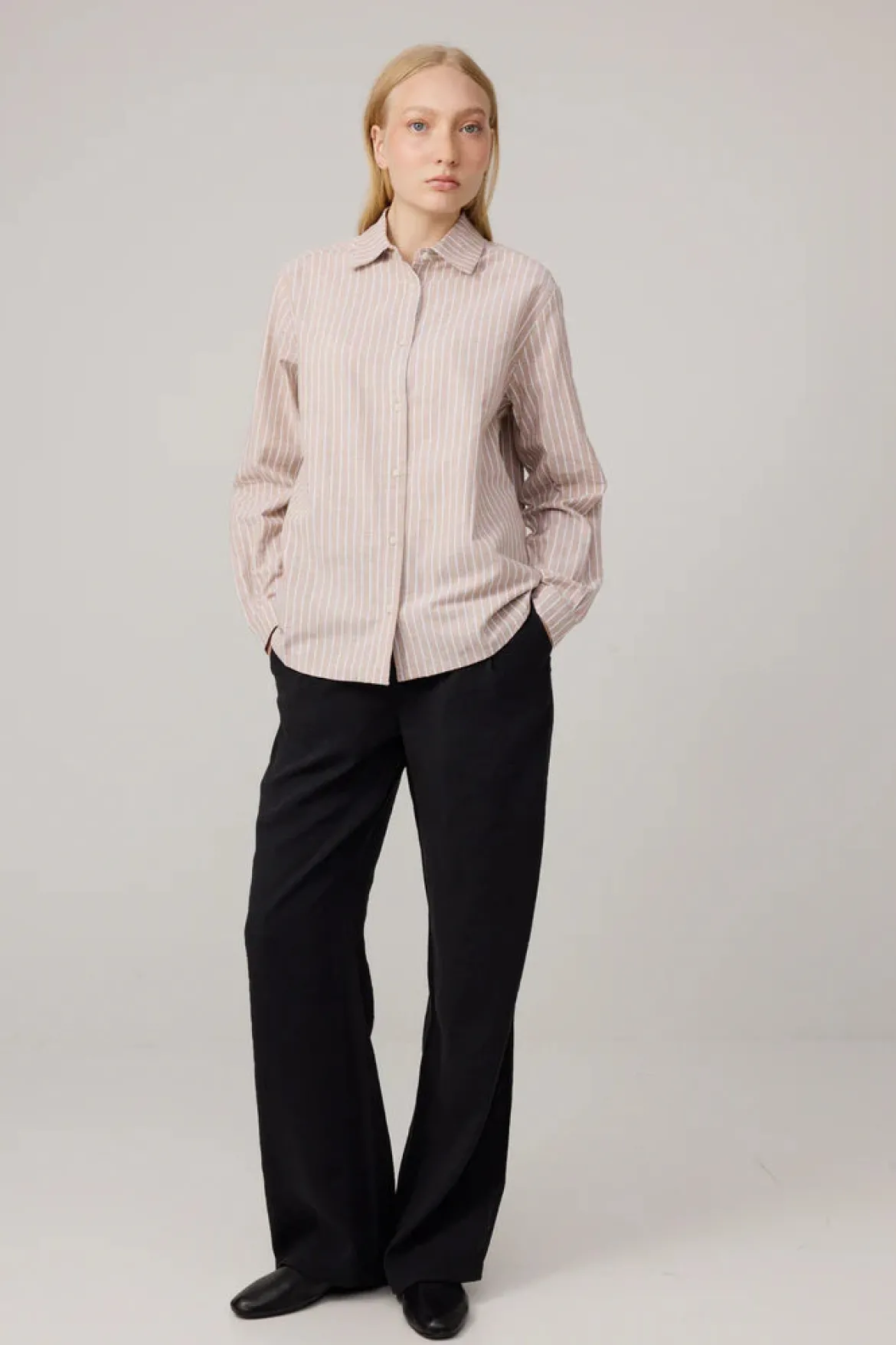 Makia naisten paitapusero Urpu Shirt, raidallinen beige