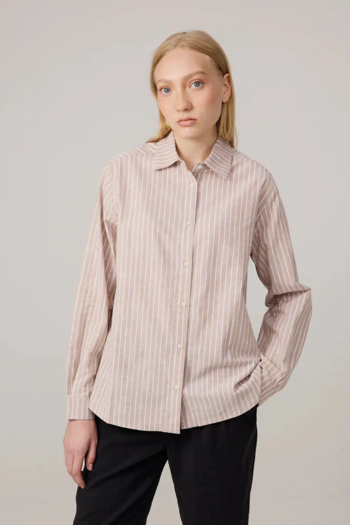 Makia naisten paitapusero Urpu Shirt, raidallinen beige