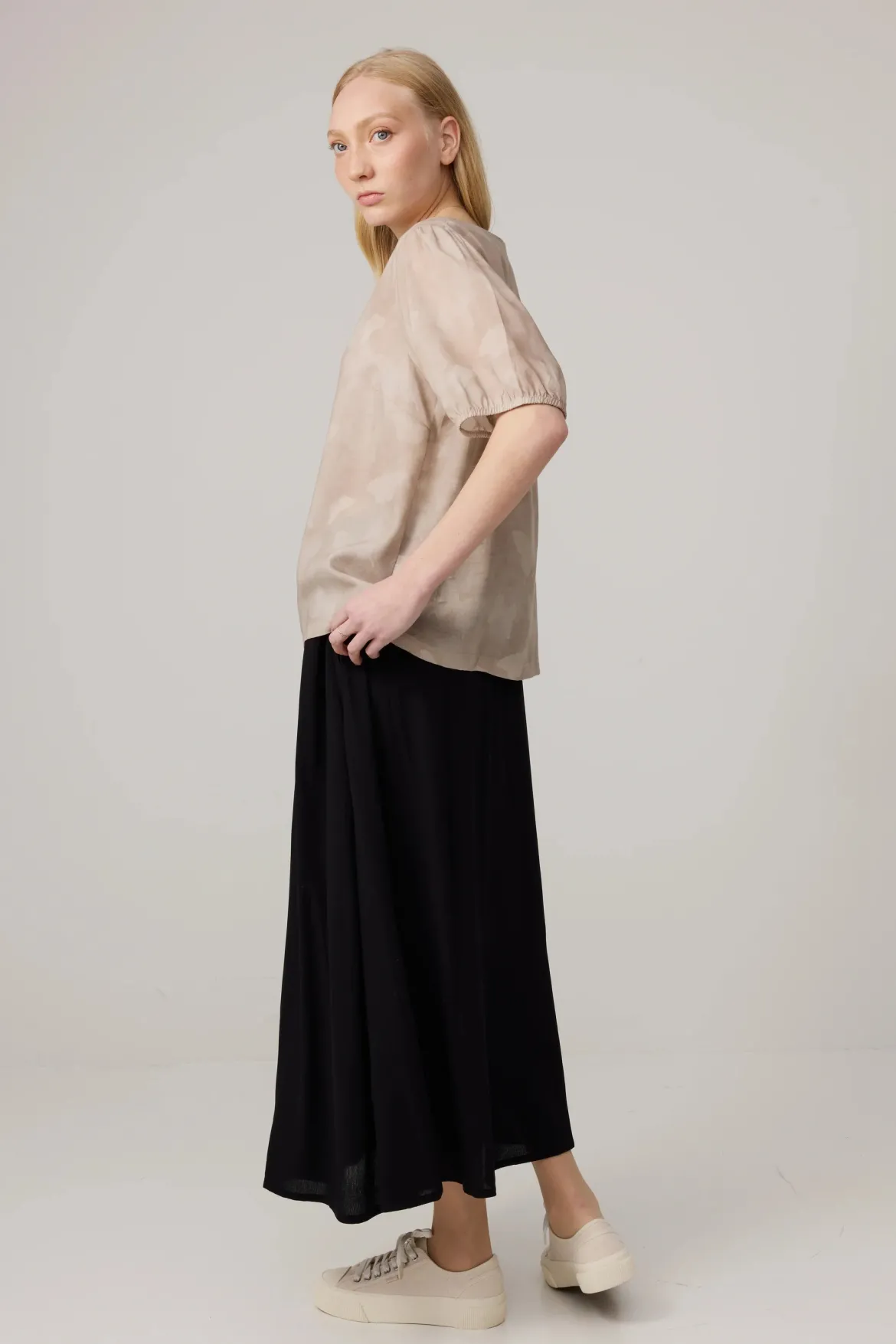 Makia naisten Puserot Papillone Blouse, Hiekka