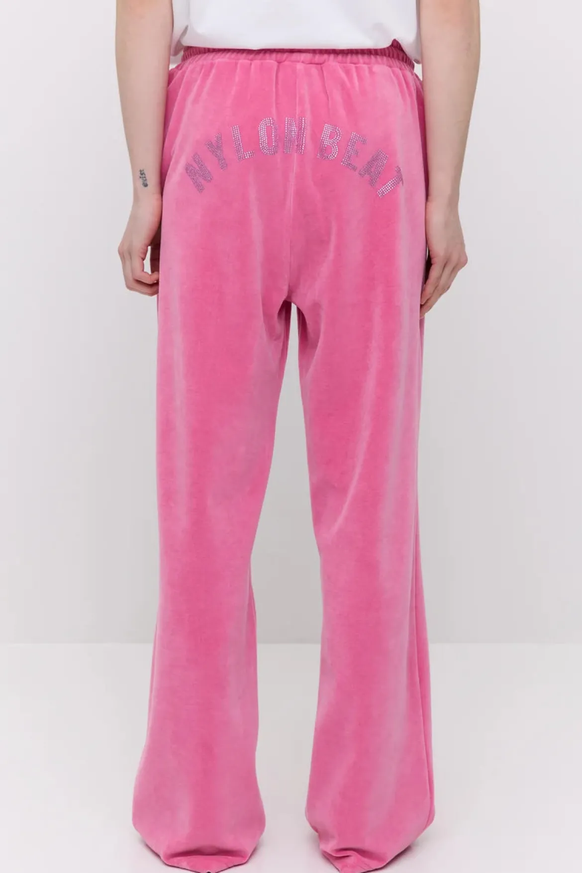 Makia x Nylon Beat collegehousut Nylon Trousers, vaaleanpunainen