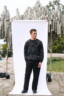 Makia x Sibelius miesten neulepusero Sibelius Note Knit, musta