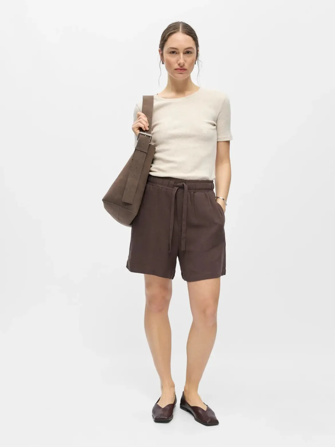 Object naisten shortsit OBJSanne HW Wide Shorts, tummanruskea