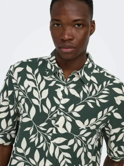 Only and Sons miesten kauluspaita Onsharvi Life SS Aop Shirt, Darkest Spruce Gardenia