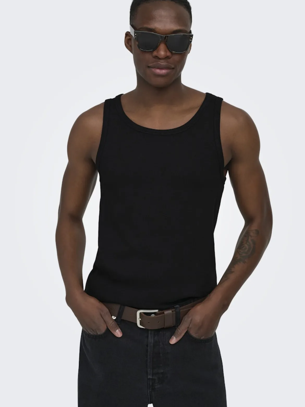 Only & Sons miesten hihaton paita ONSTanner, musta
