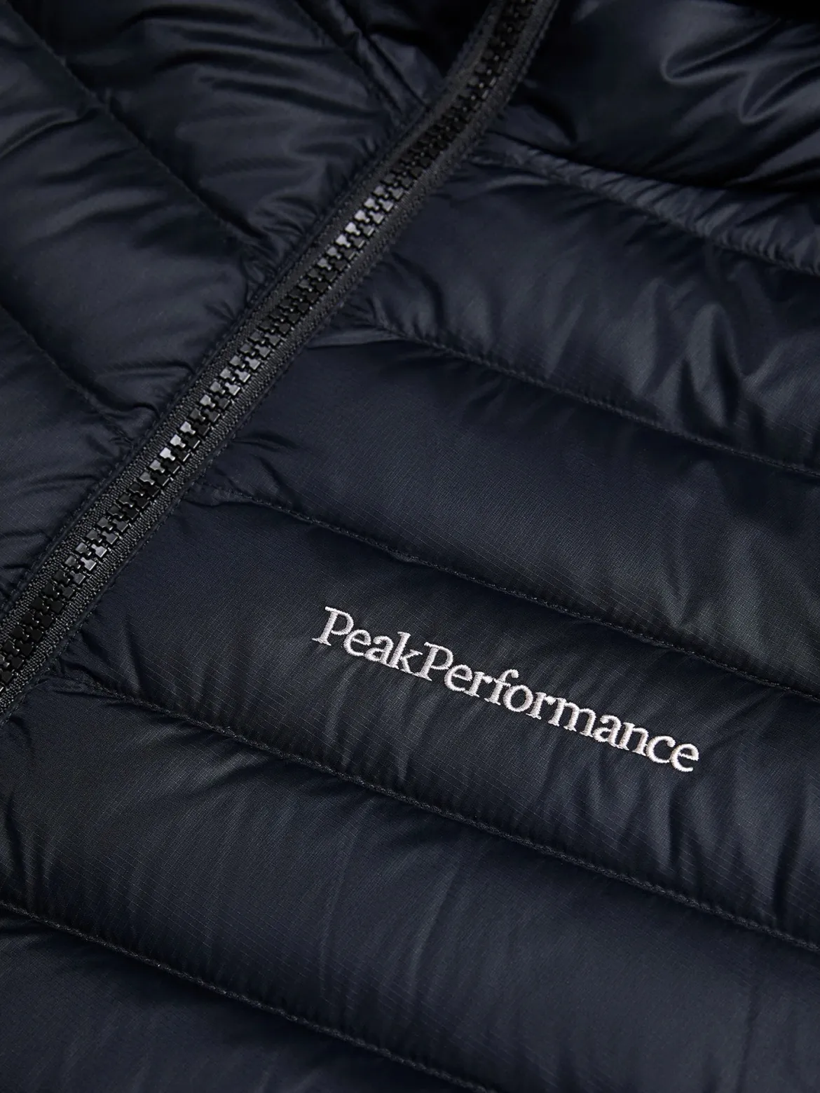 Peak Performance miesten untuvatakki Frost Hood Jacket, hiilenmusta