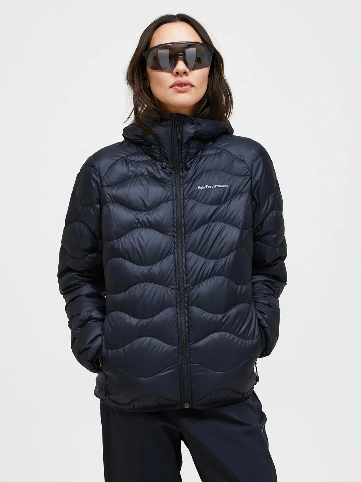 Peak Performance Naisten Kevytuntuvatakki, W Helium Down Hood Jacket Musta