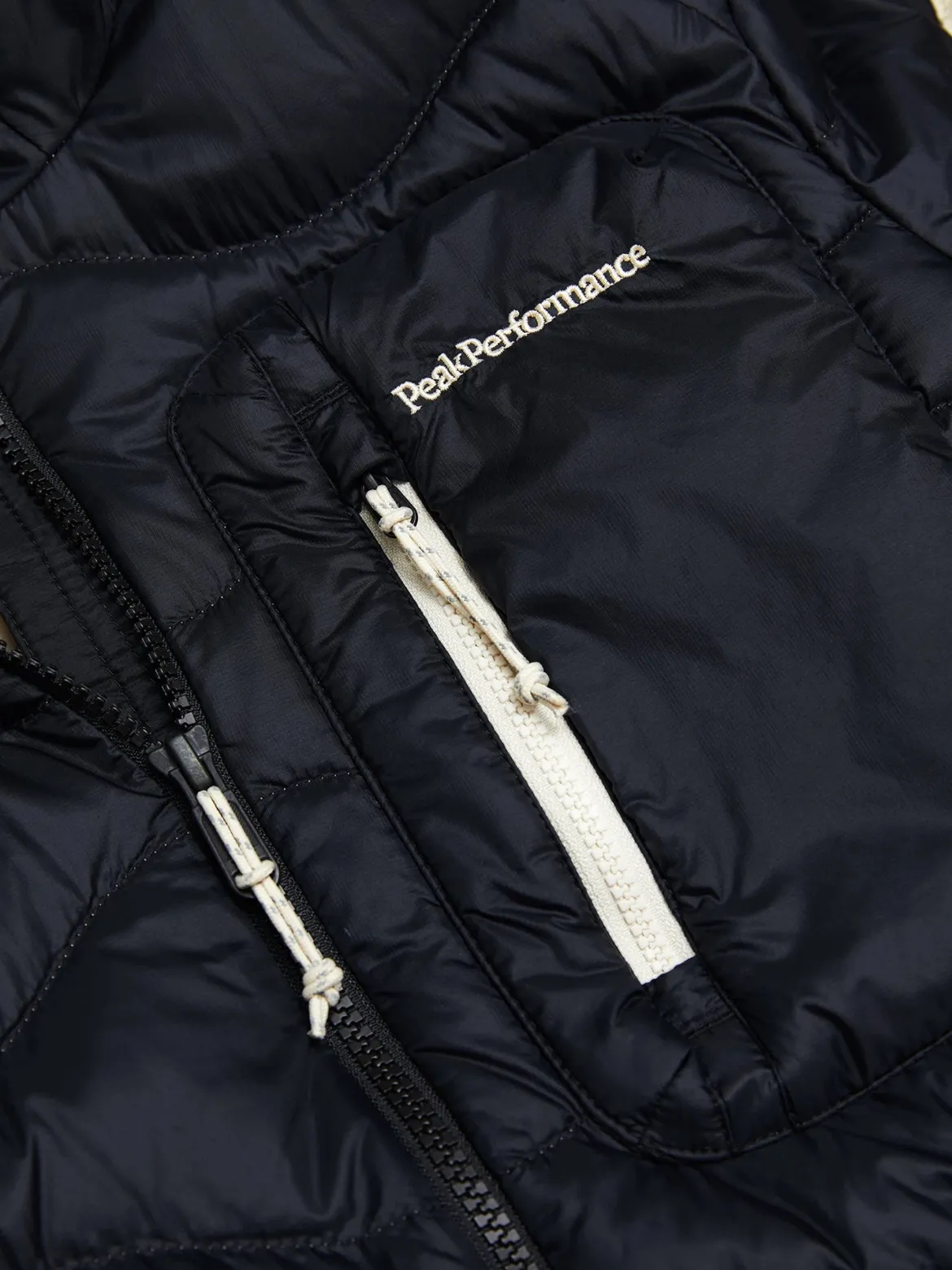 Peak Performance naisten untuvatakki Helium Utility Down Hood Jacket, musta