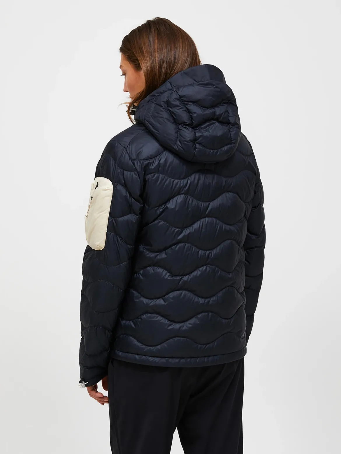 Peak Performance naisten untuvatakki Helium Utility Down Hood Jacket, musta