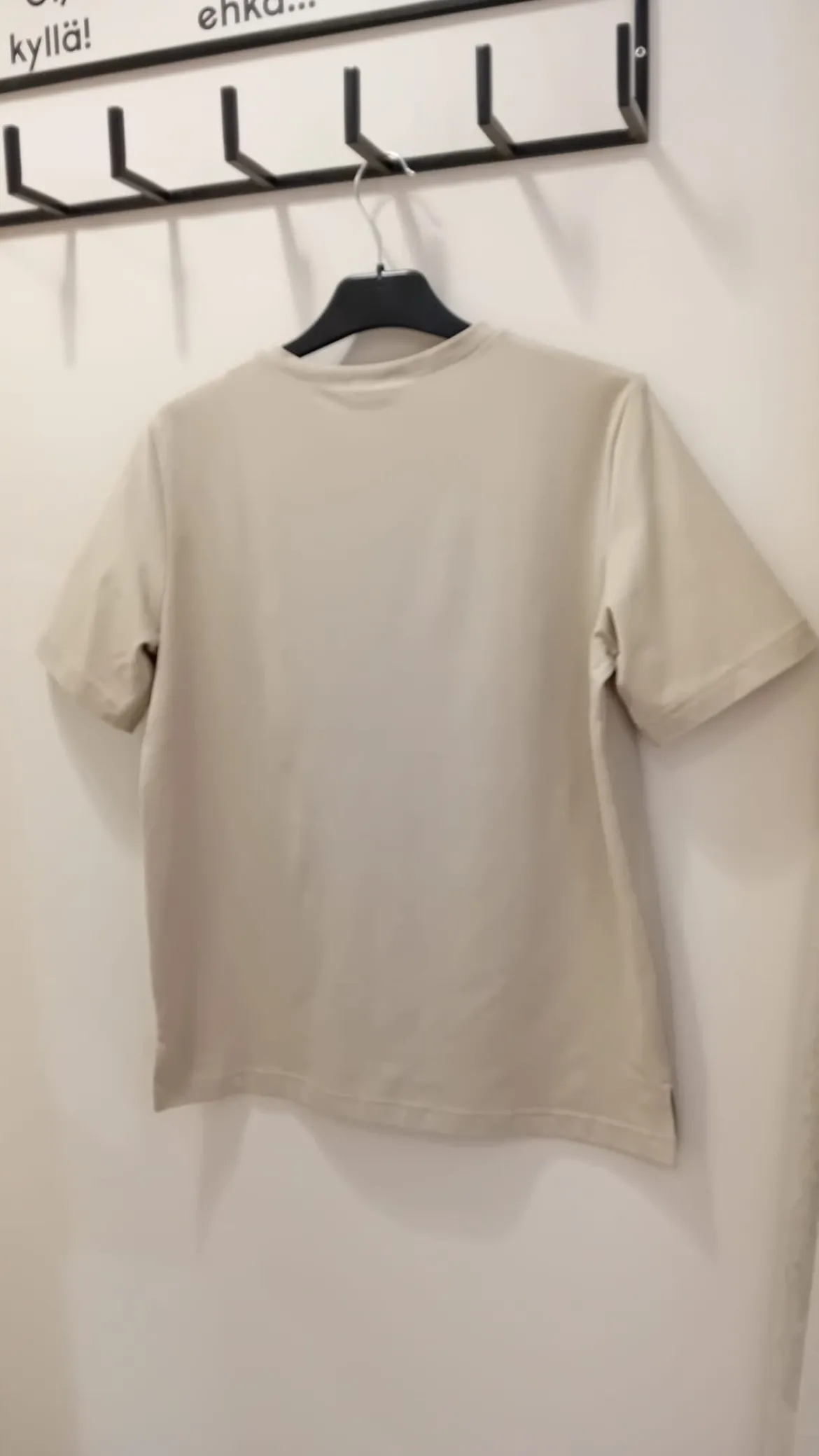 Sinnuu naisten t-paita Tess, vaalea beige