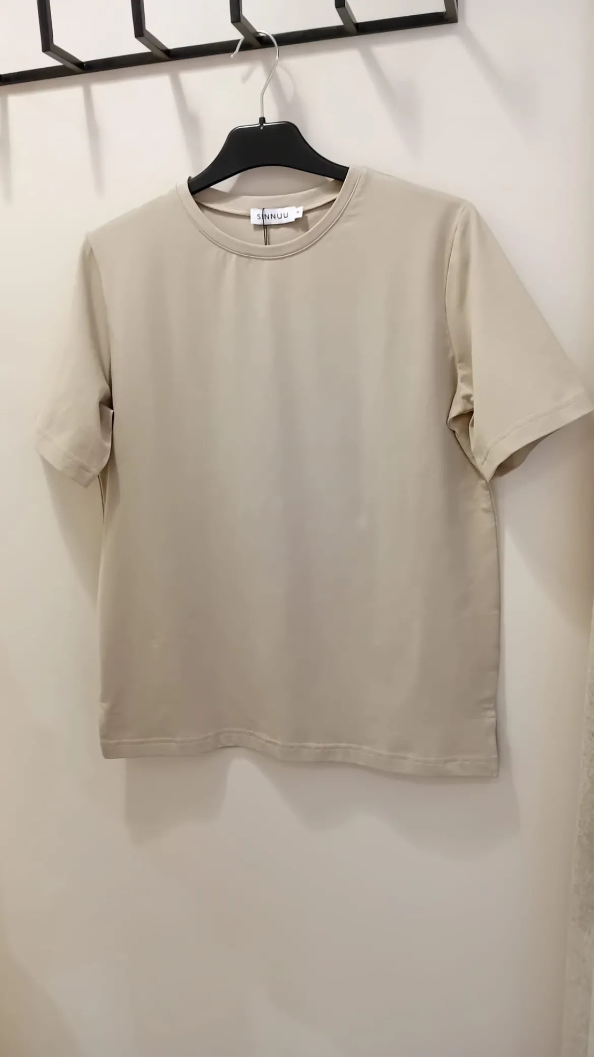 Sinnuu naisten t-paita Tess, vaalea beige