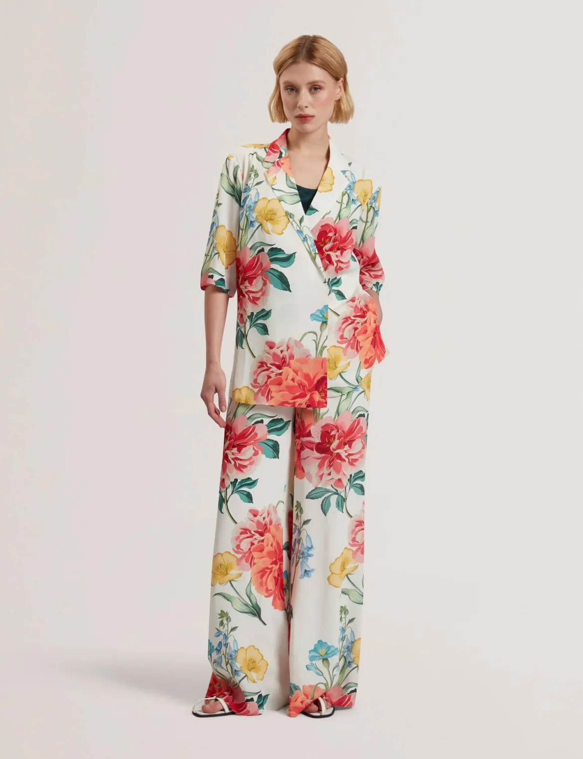 Ted Baker naisten bleiseri, NYMPHA Printed Short Sleeve Blazer Valkopohjainen Kuosi