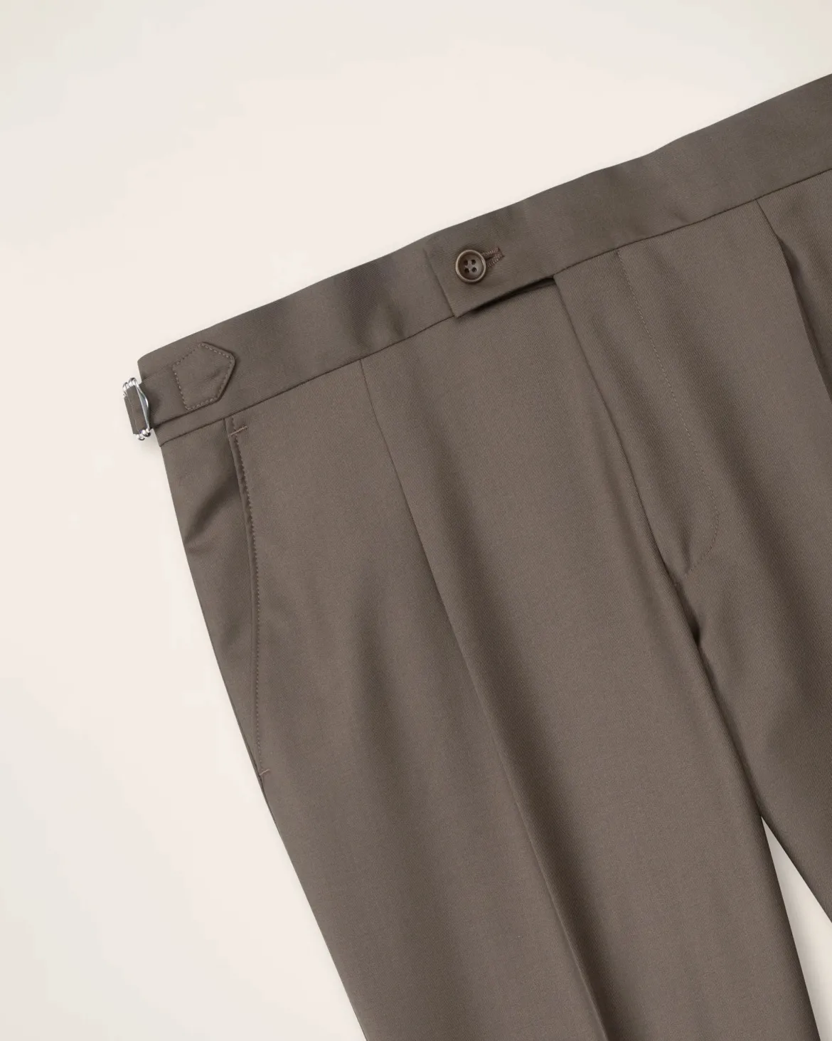 Turo puvunhousut Hanko 3 Pleated Trousers Vitale, ruskea