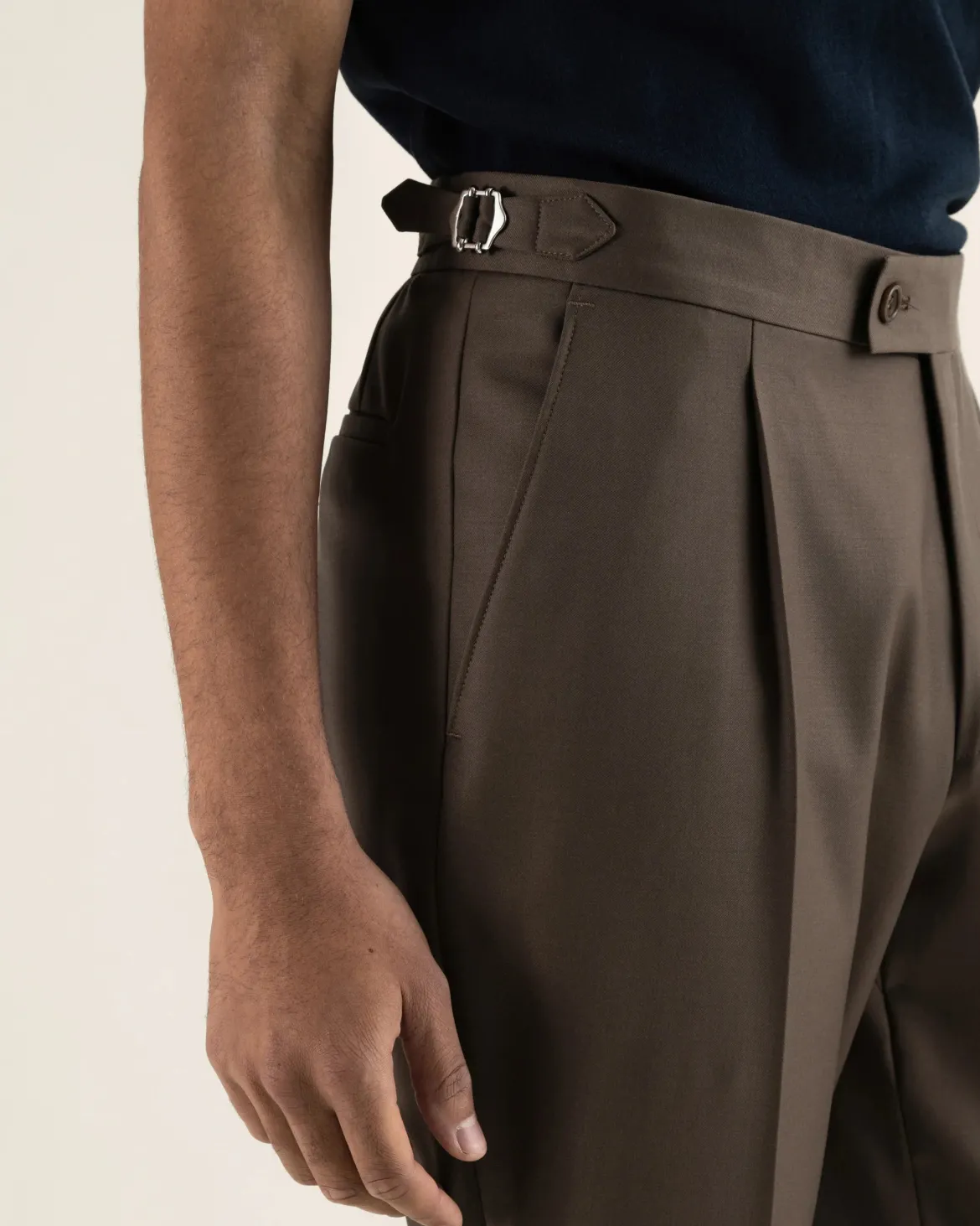 Turo puvunhousut Hanko 3 Pleated Trousers Vitale, ruskea