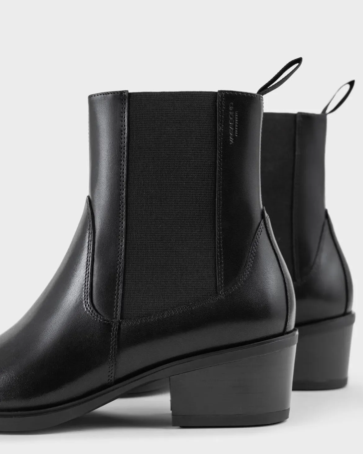 Vagabond naisten nilkkurit Kelsey Pointed Toe Chelsea Ankle Boot, musta