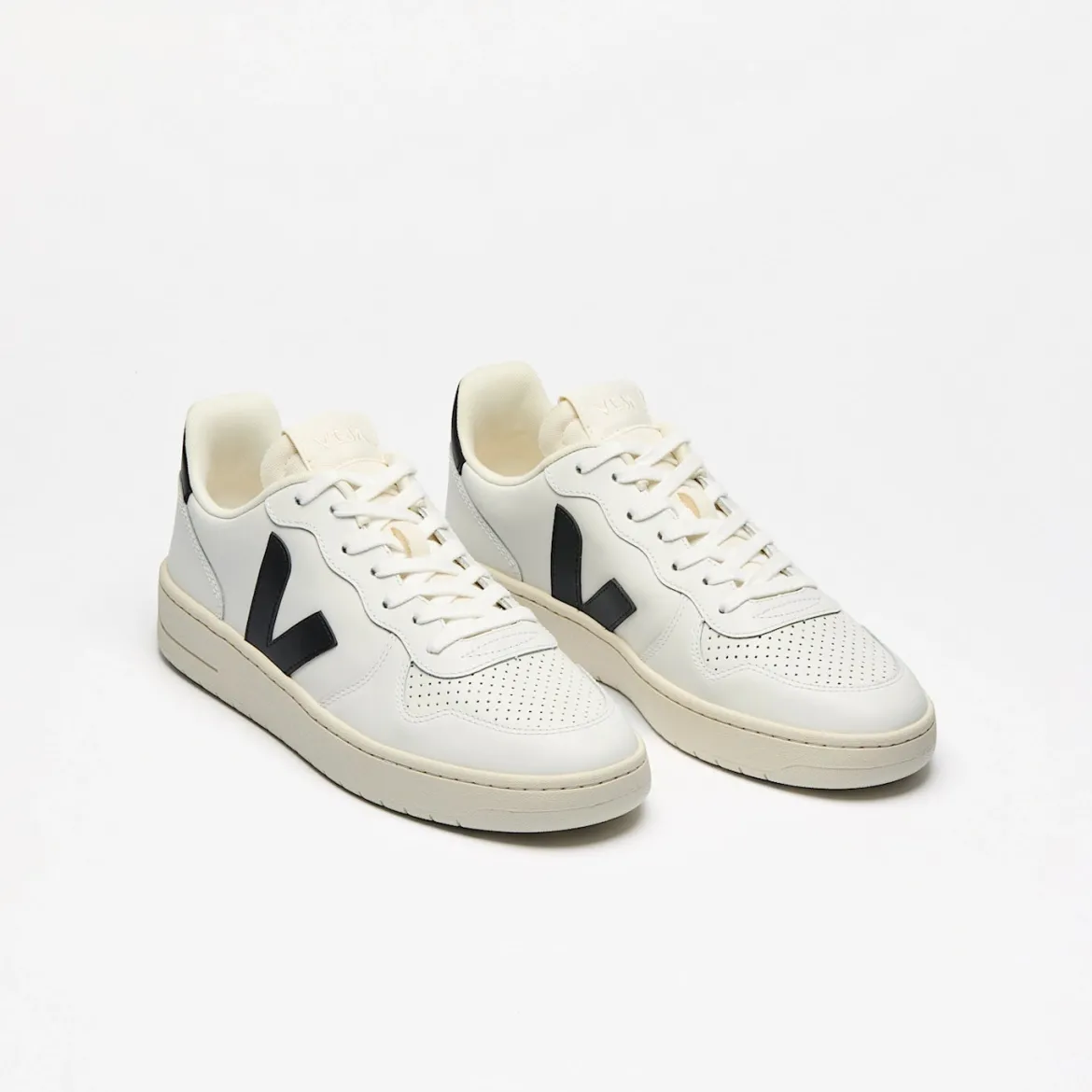 Veja naisten tennarit V-10 Prime Sneaker White Black, valkoinen